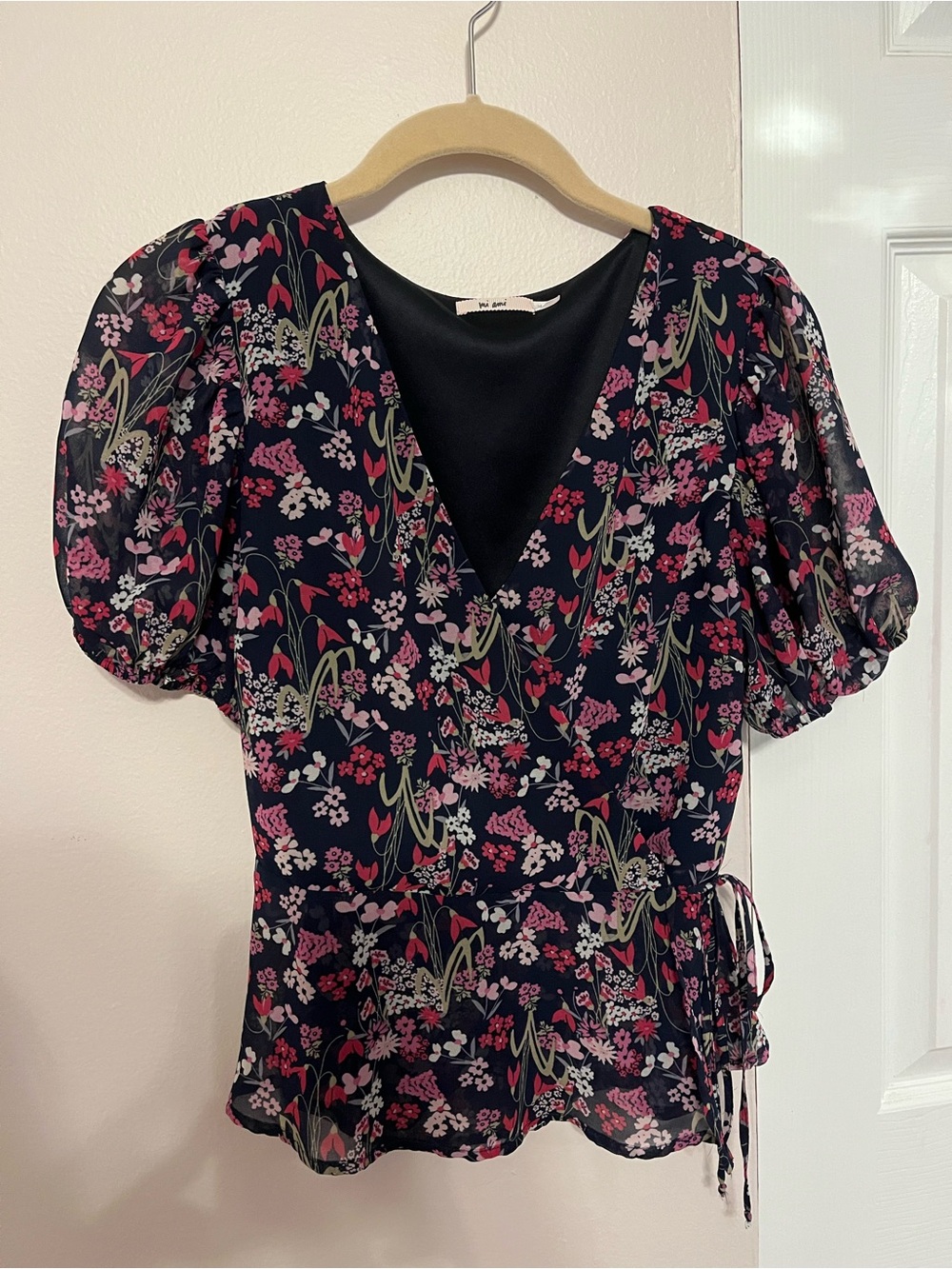 Floral V-Neck Puff Sleeve Wrap Top - Navy with Pink Floral Size M